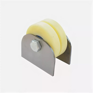 Ролик капролон под полосу на пластинах d=70